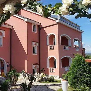 La Perla 1 2* Punat